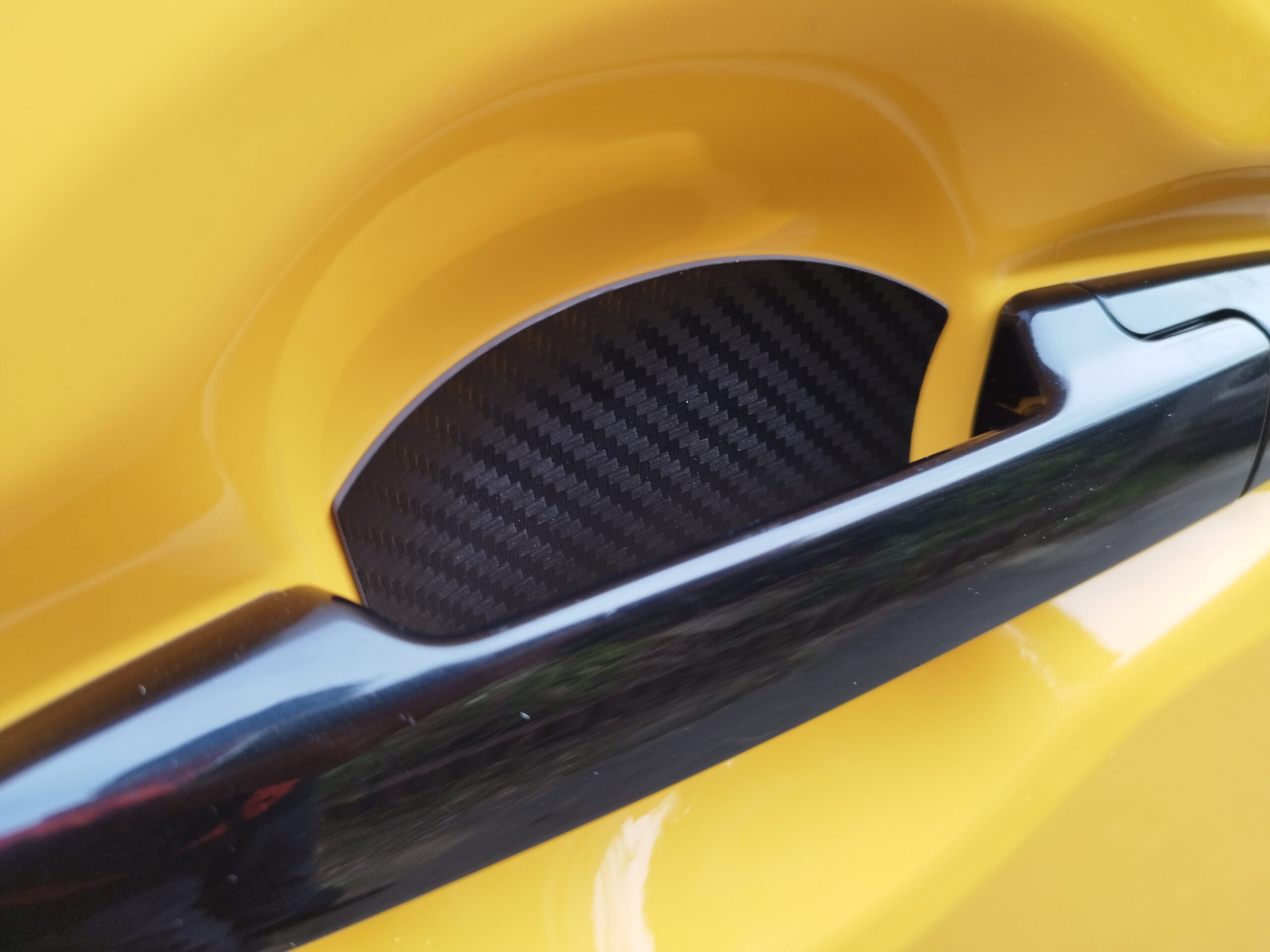 ドアハンドルに傷防止のマグネットシート