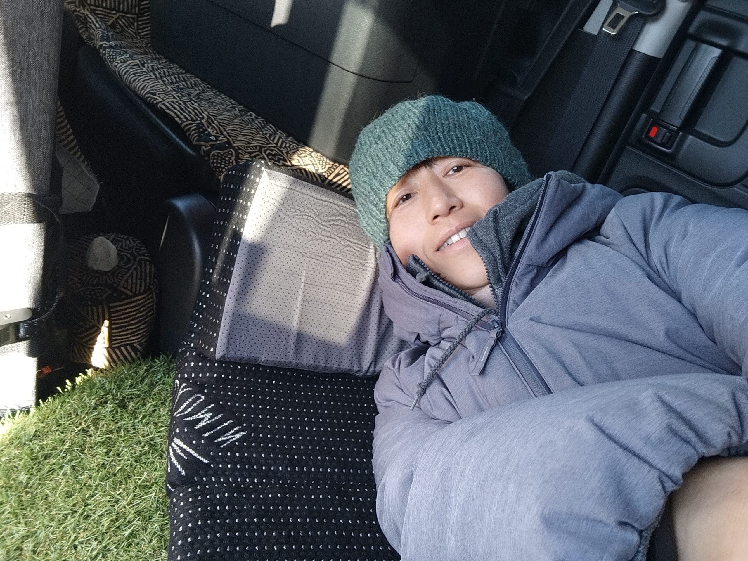 スペーシアベースの「荷室」斜め使いで車中泊